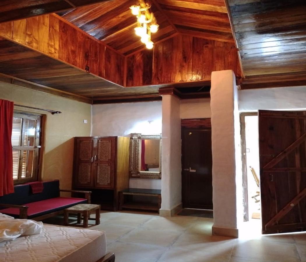 Raktokorobi Karu Gram Hotel Sri Niketan Exterior foto