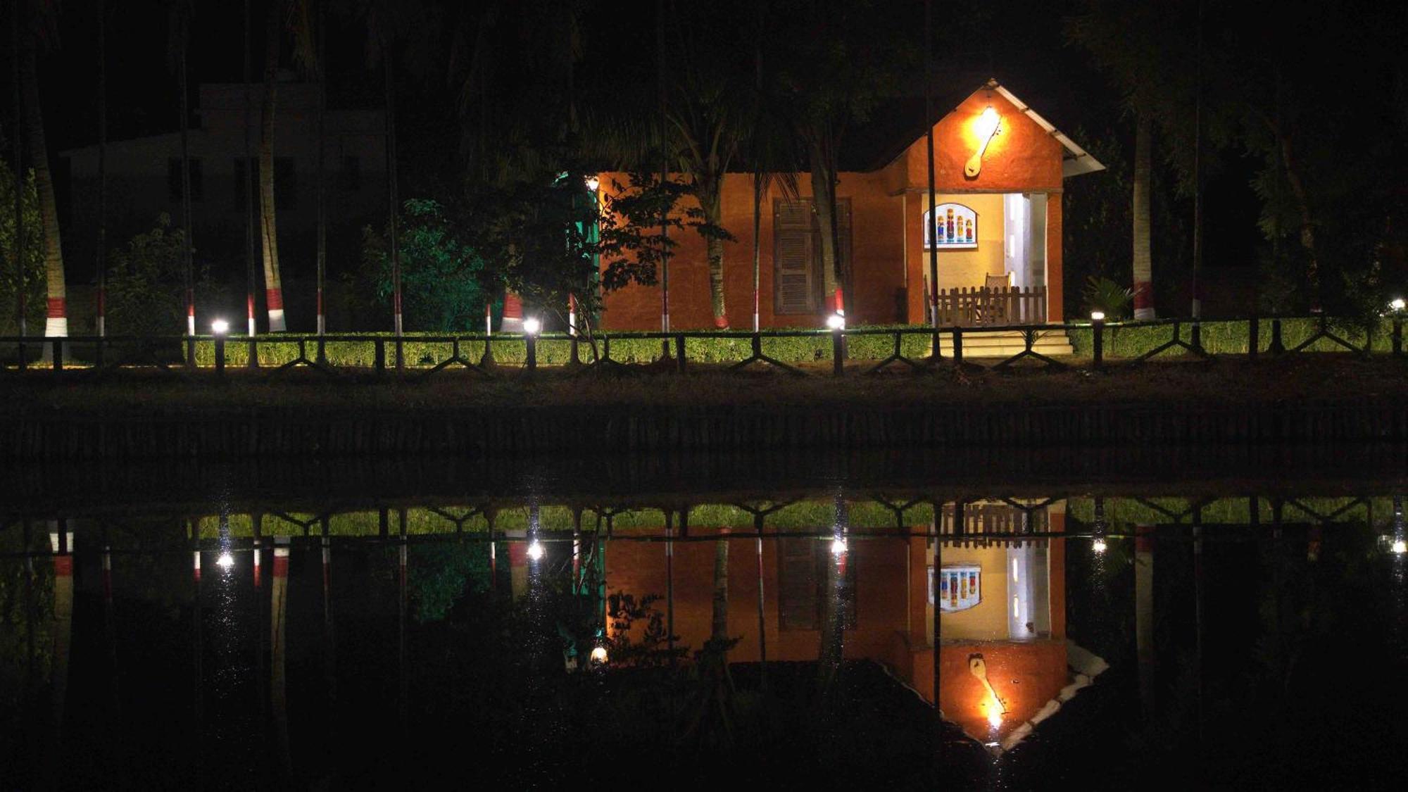 Raktokorobi Karu Gram Hotel Sri Niketan Exterior foto