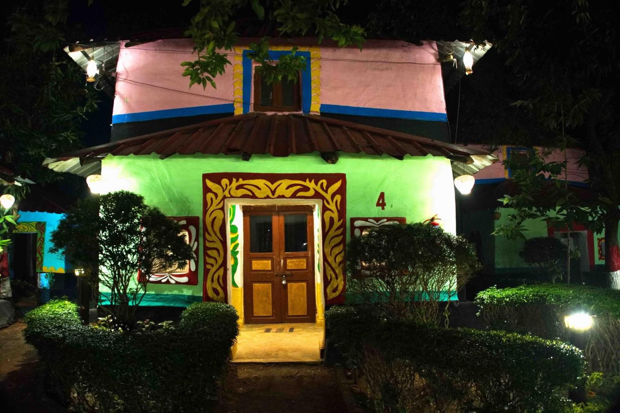 Raktokorobi Karu Gram Hotel Sri Niketan Exterior foto